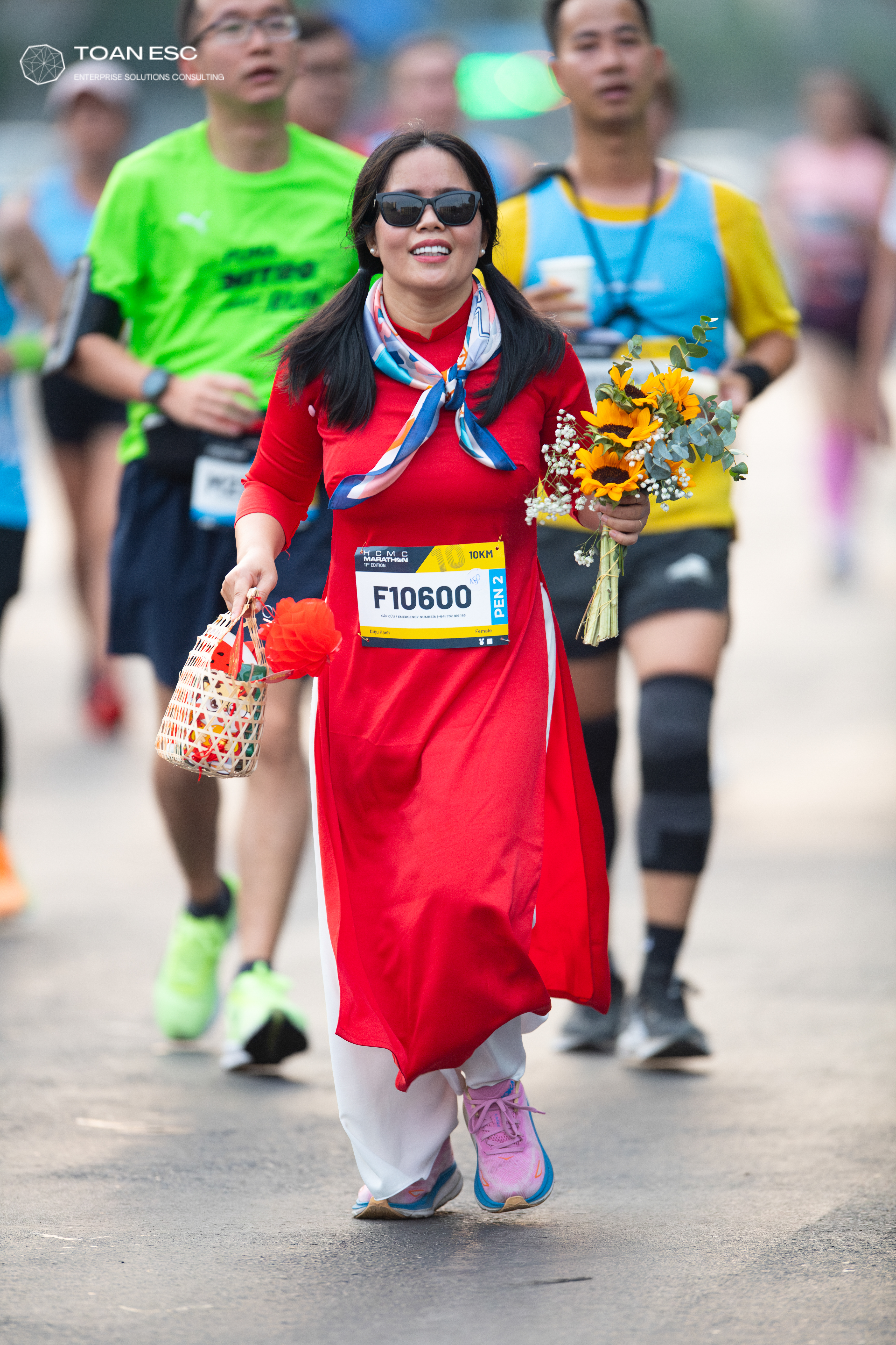 Marathon runner: ** Runner 1: A long flowing red garment, likely a traditional Vietnamese dress (