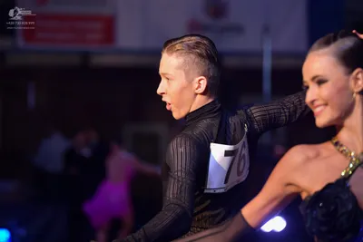 Dancesport competitor #76: Male dancer: black long-sleeved ribbed top