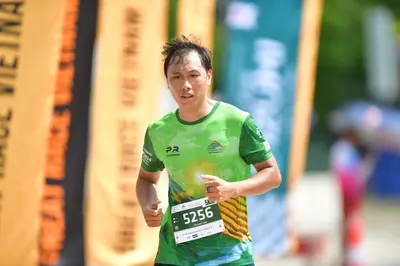 Marathon runner #5256: Runner 1: green jersey