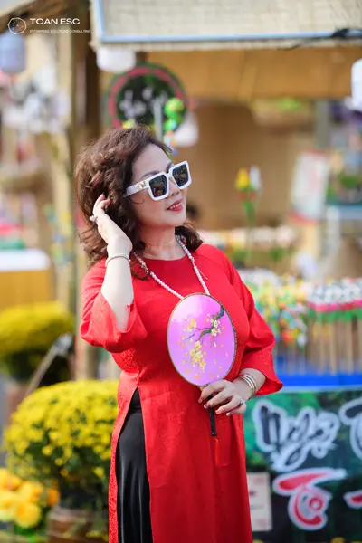 Dancesport competitor: Female dancer: red long-sleeved dress with a side slit and black underlayer, acc