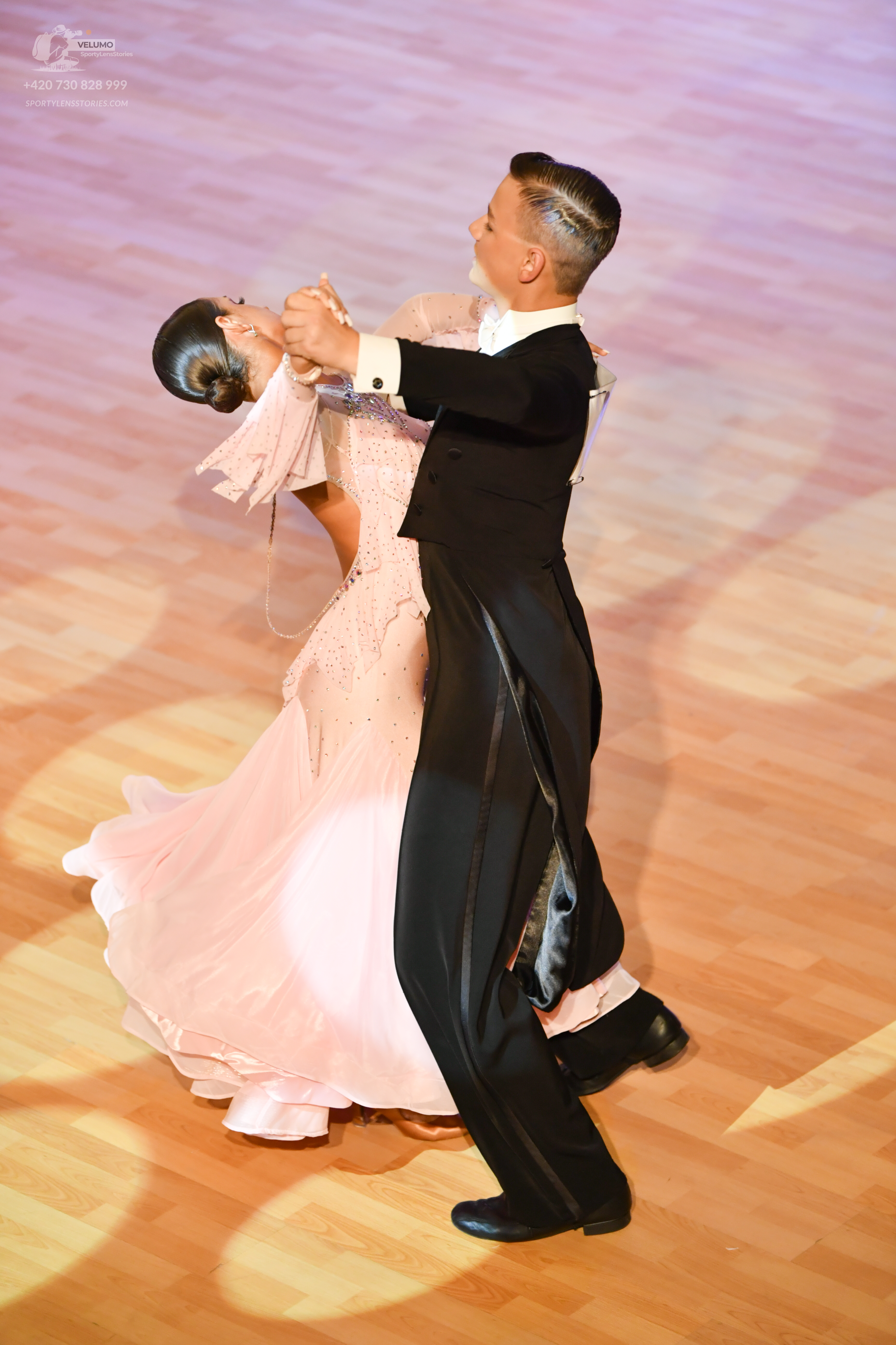 Dancesport competitor: **

*   **Male Dancer:** Black tailsuit with sequin lapels, black dress shoes