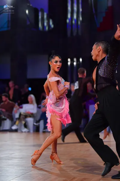 Dancesport competitor: Female dancer: light pink latin dress with sequins and fringe