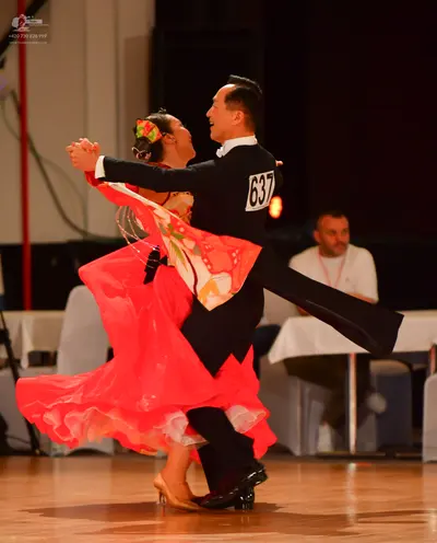 Dancesport competitor #637: Male dancer: black ballroom suit