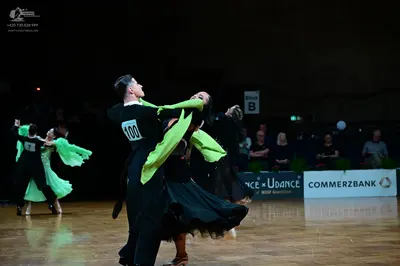 Dancesport competitor #100: Male dancer: black trousers and black top