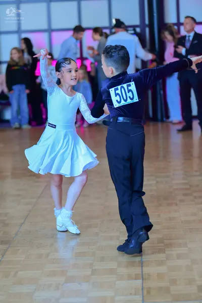 Dancesport competitor #505: Male dancer: dark velvet-like long-sleeved top and dark trousers