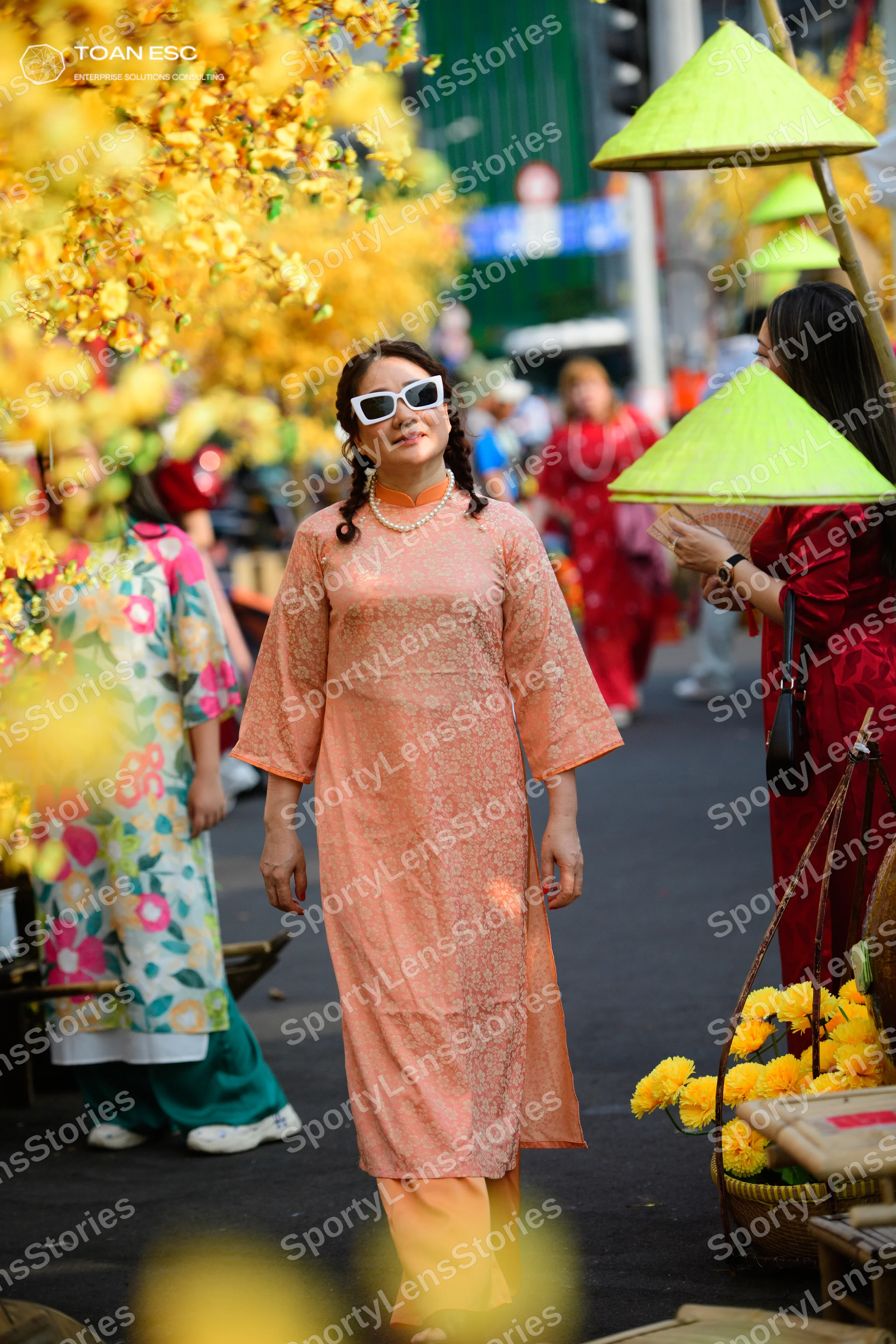 Dancesport competitor: Female dancer 1: peach-colored patterned tunic dress with wide sleeves and match
