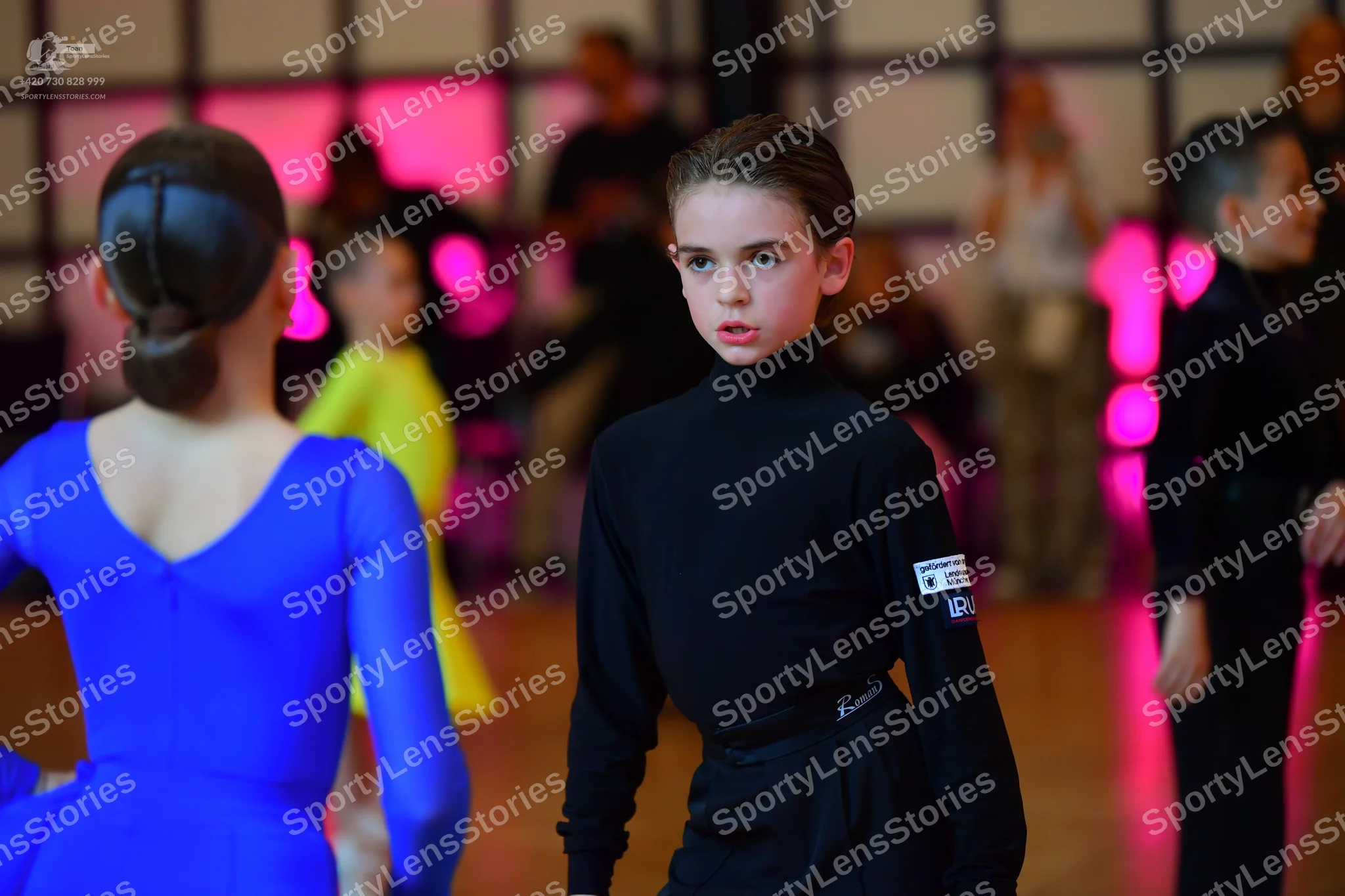 Dancesport competitor: Dancer in blue: blue long-sleeved Latin dress in smooth fabric