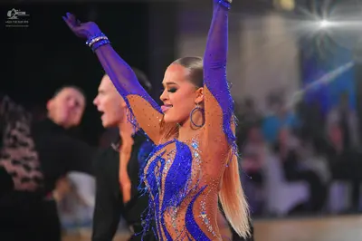 Dancesport competitor: Female dancer: blue and nude-colored latin dance dress with sequins and rhinesto
