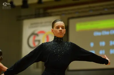 Dancesport competitor: Main dancer: black long-sleeved dress with a high neck and silver sequin embelli