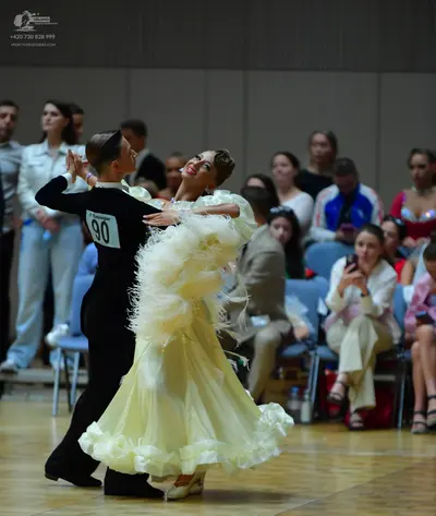 Dancesport competitor #90: Male dancer: black long-sleeved dance suit
