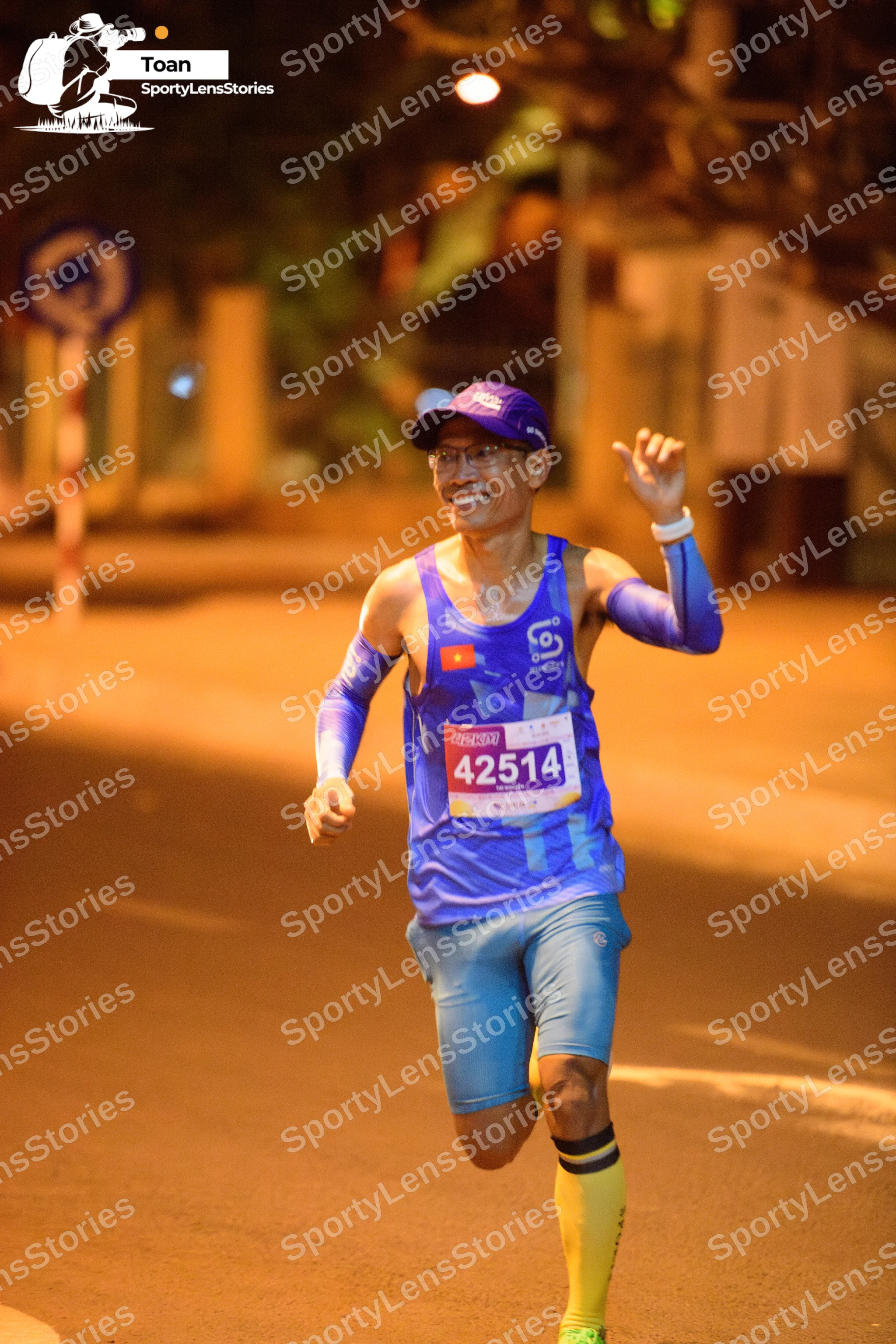 Marathon runner #42514: Runner 1: blue tank top, blue shorts, blue arm sleeves, blue cap, yellow socks, 