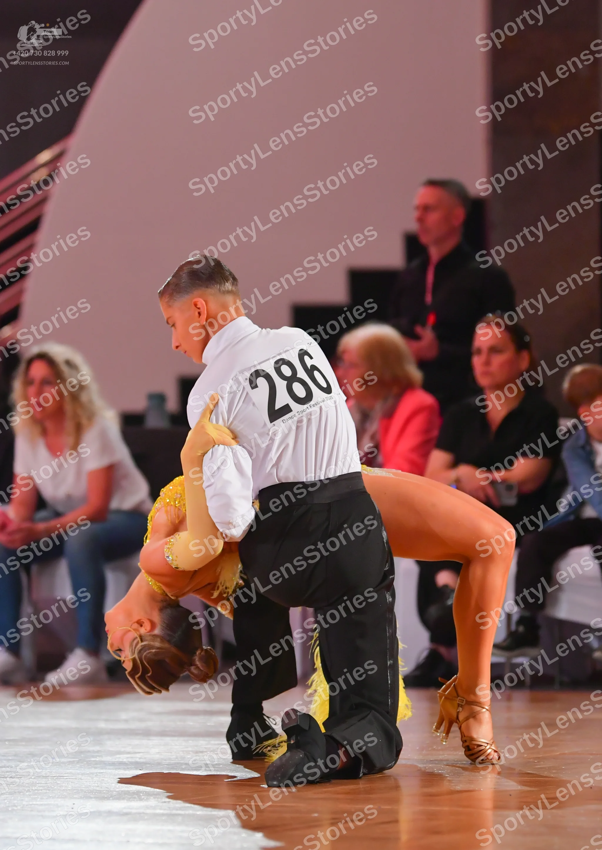 Dancesport competitor #286: Male dancer: white long-sleeved shirt and black trousers