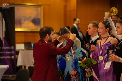 Dancesport competitor #124: Male dancer: maroon suit jacket