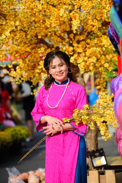 Dancesport competitor: Female dancer: pink long-sleeved top with lace pattern and blue trim, paired wit