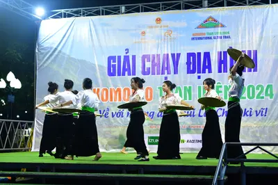 Marathon runner: All performers are wearing white tops, long black skirts, and dark shoes