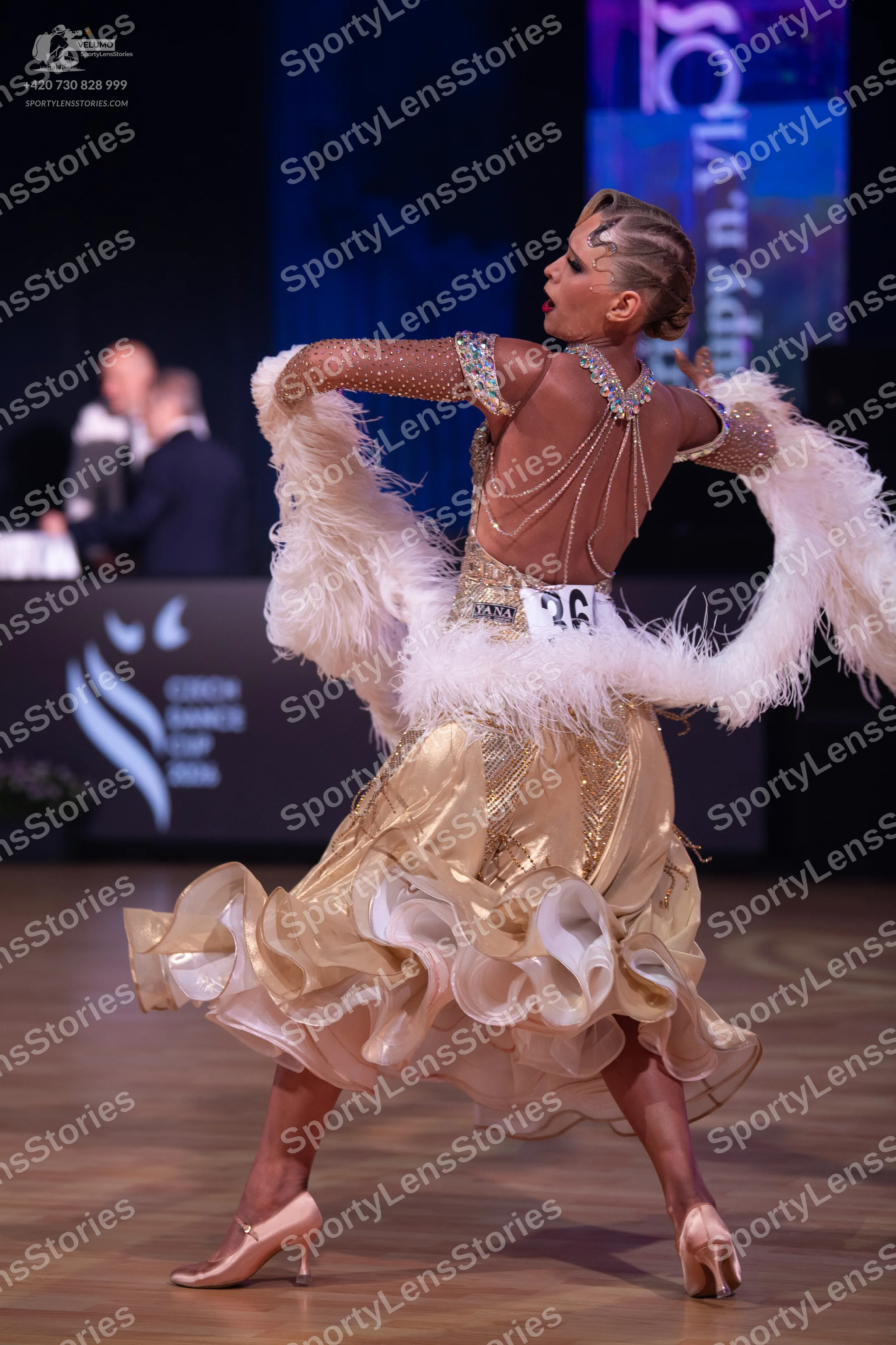 Dancesport competitor: Female dancer: champagne-colored latin dress with a sequined bodice, rhinestone