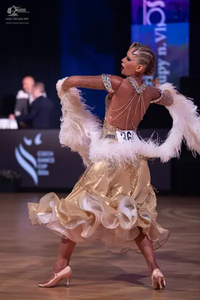 Dancesport competitor: Female dancer: champagne-colored latin dress with a sequined bodice, rhinestone 