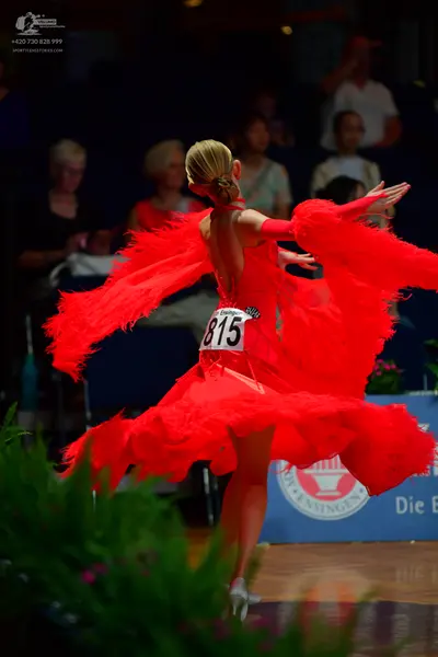 Dancesport competitor #815: Female dancer: red latin dress with lots of fringe
