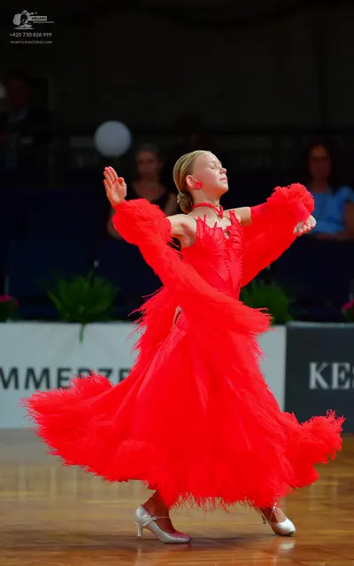 Dancesport competitor: Female dancer: red latin dress with voluminous ruffled/fringed texture